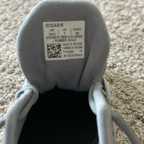 ASICS shoes - Picture 4 of 4